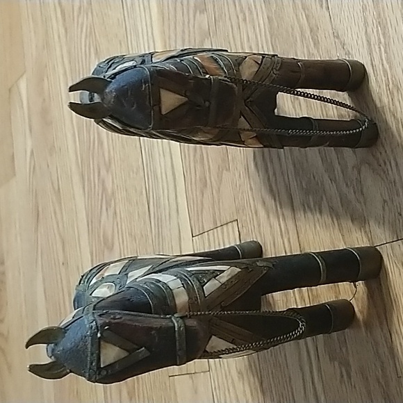 PAIR of DECORATIVE HAND CARVED WOOD VINTAGE HORSES: BRASS & SHELL; Midcentury - Picture 4 of 7